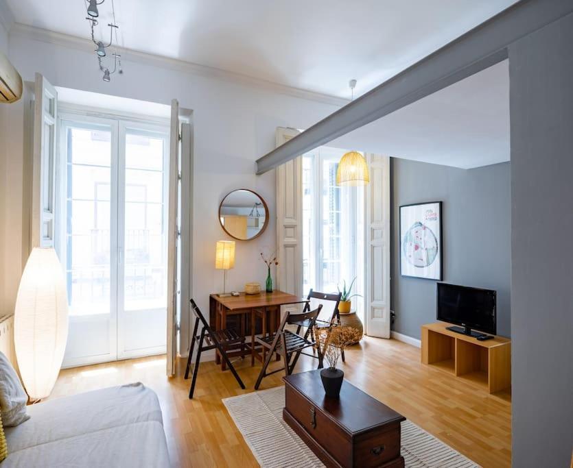 Beautiful Apartment In Malasana For 3 Pax - Ferrer Madri Exterior foto
